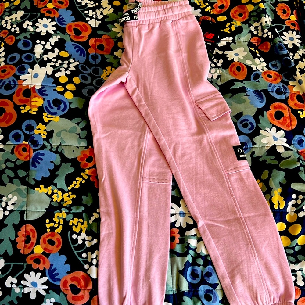 *NWT* New Balance Lilac Cloud Cargo Joggers - Girls
 Size: S(7/8)